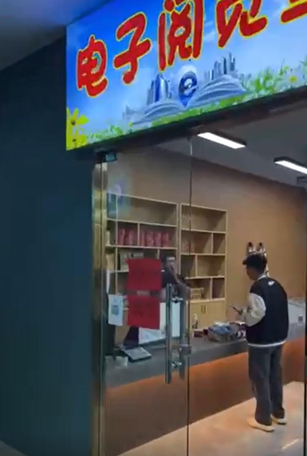 DƬ